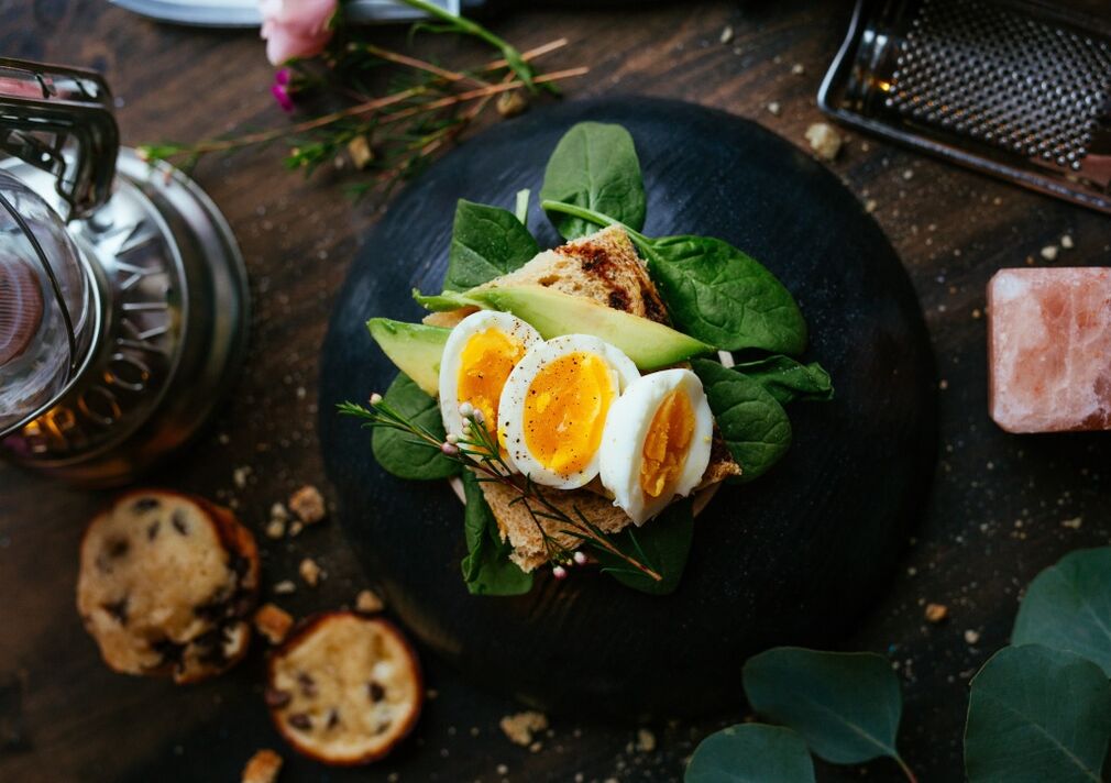 σάντουιτς με αυγό και αβοκάντο για παγκρεατίτιδα